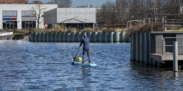 Stand up paddlers at Tempelhofer Hafen