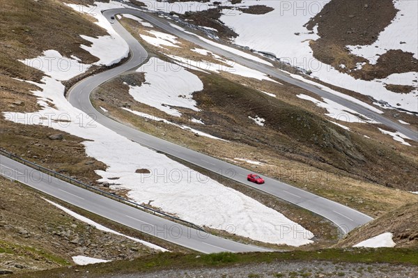 Porsche 911 GT3 on Timmelsjoch High Alpine Road