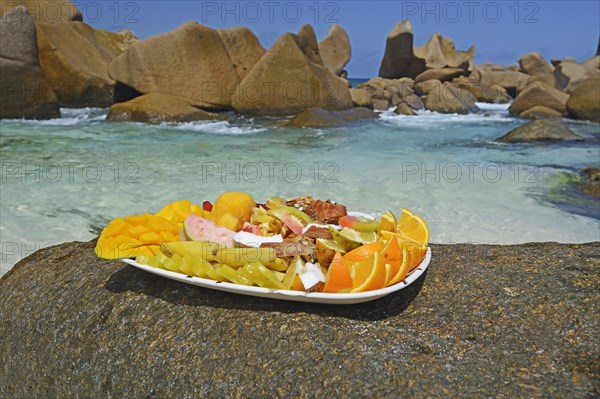 Plate with exotic fruits