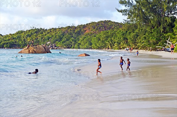 Evening bathing fun at Anse Lazio