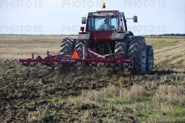 Fiatagri tractor with Vibro Flex 4300 cultivator