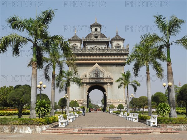 Patuxai Gate