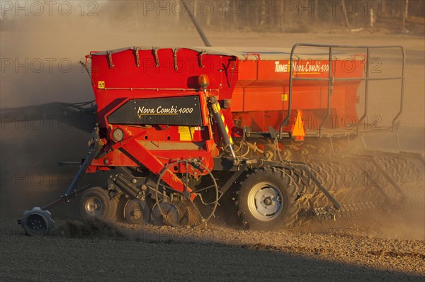 Tume Nova Combi 4000 seed drill