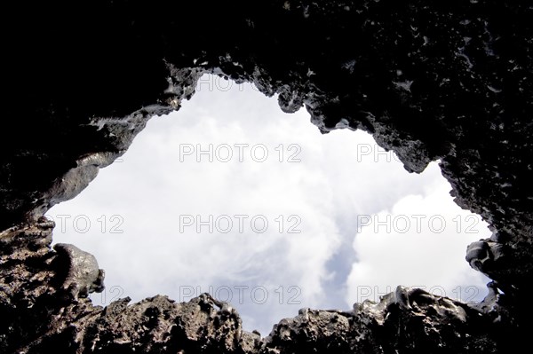 View from the inside of a spatter cone to the outside Spatter cones are formed by fairly sticky lava that is ejected in dollops and then becomes sm