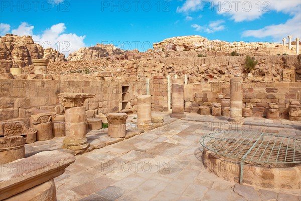 Ruin of atrium with cistern and sauelen