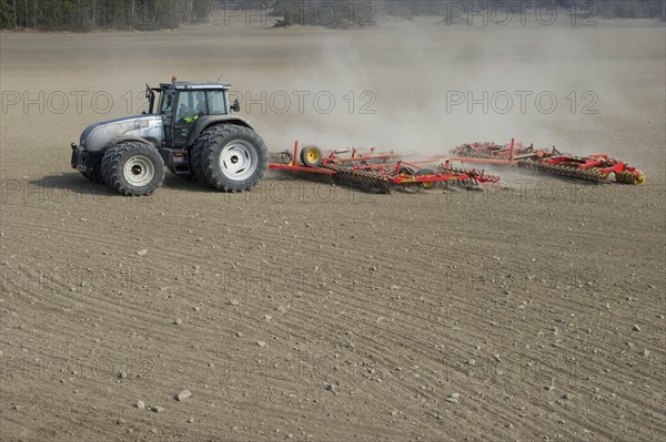 Valtra tractor with Vaderstad NZA-800 and Vaderstad RS-820 harrows and rollers working farmland