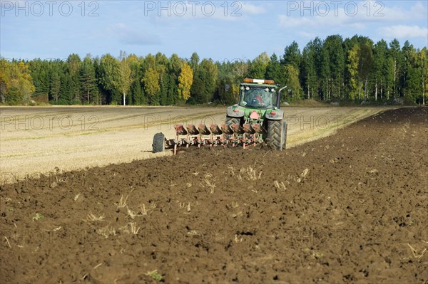 Tractor with reversible plough