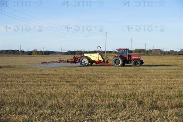 Case International 7140 tractor with sprayer