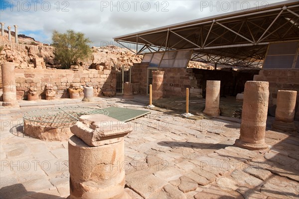 Ruin of atrium with cistern and sauelen