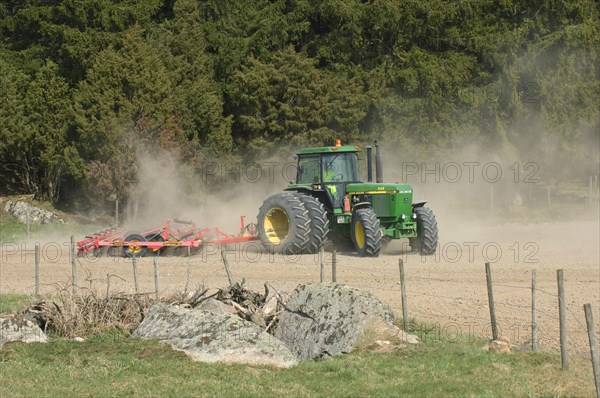 John Deere 4455 tractor pulling Vaderstad cultivator