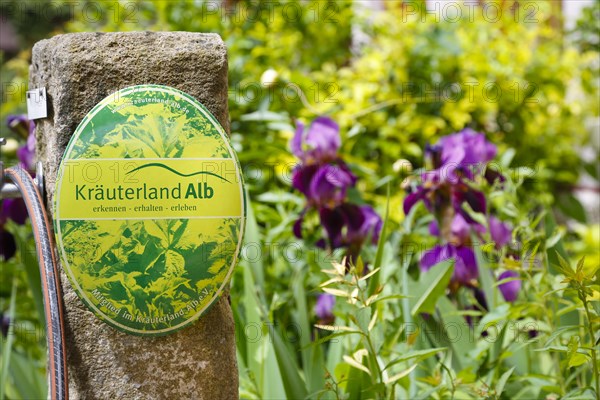 Sign Kraeuterland Alb in the garden