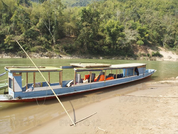 Lineboat on river Nam Ou