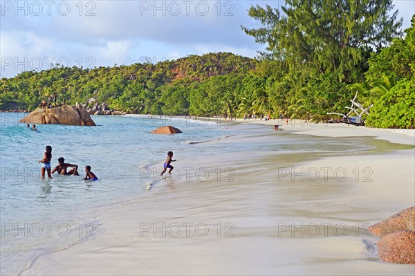 Evening bathing fun at Anse Lazio