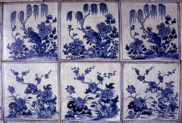 18th century hand painted willow patterned Chinese porcelain floor tiles from canton in China Laid in Jewish Synagogue