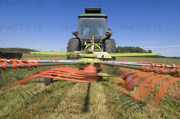 Tractor with roundabout rake Claas Liner 350