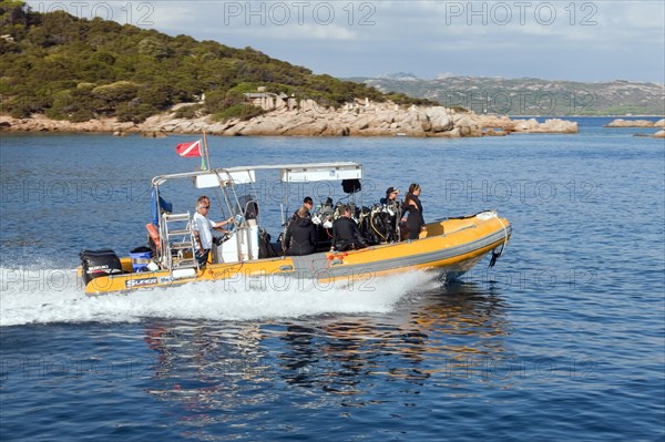 Diving boat with divers