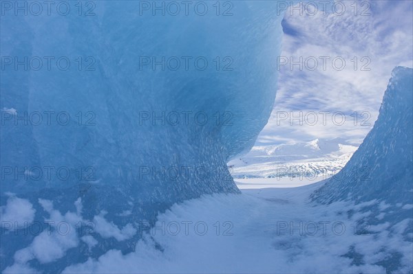 Ice formations in the glacier lagoon Fjallsarlon