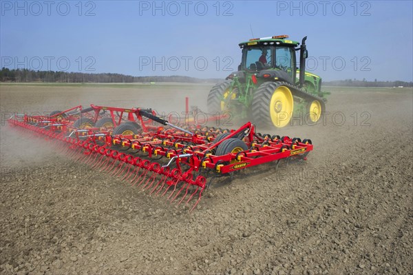 John Deere 8320 RT tracked tractor with Vaderstad NZA-1000 harrows