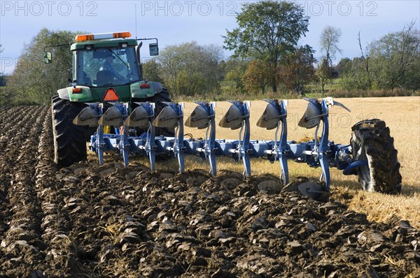 John Deere 8400 tractor with eight-furrow reversible plough