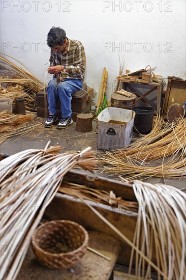 Basket maker