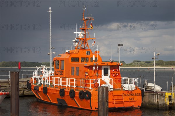 Pilot boat