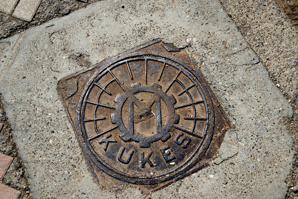 Manhole cover