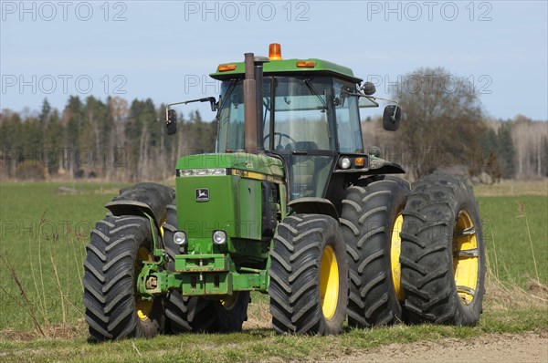 John Deere 4455 tractor with double wheels