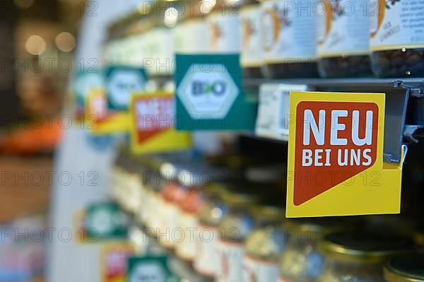 Shelf stopper at the organic shelf