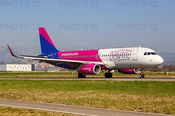 A Wizzair Airbus A320 aircraft with registration number HA-LYQ at Bergamo Orio Al Serio Airport