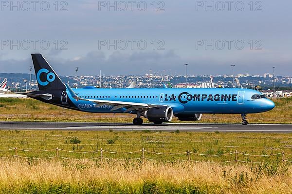 A La Compagnie Airbus A321neo aircraft with registration F-HBUZ at Paris Orly Airport