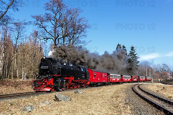 Steam train of the Brockenbahn railway leaving Drei Annen Hohne