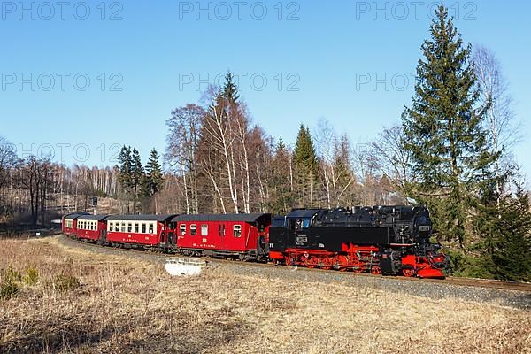 Steam train of the Brockenbahn railway leaving Drei Annen Hohne