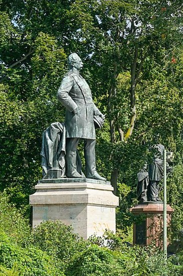 Monument Albrecht von Roon