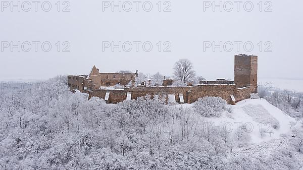 Gleichen Castle in the snow