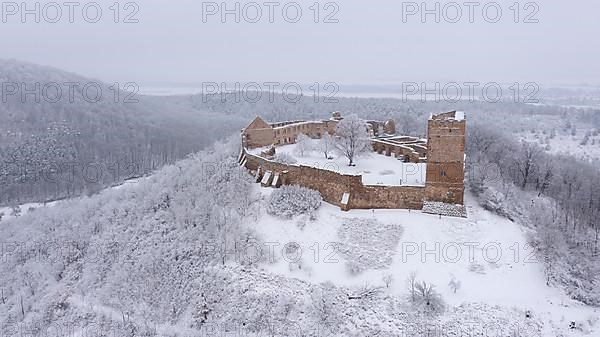 Gleichen Castle in the snow