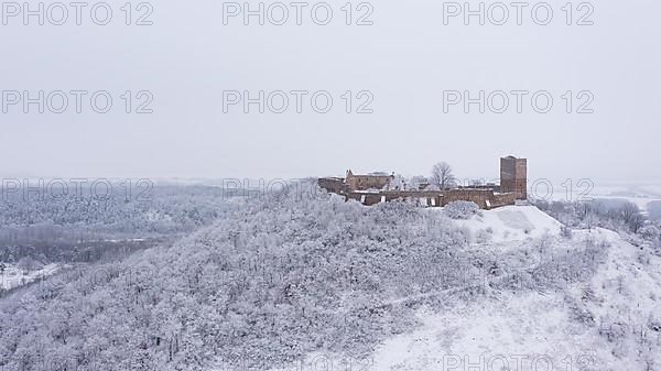 Gleichen Castle in the snow