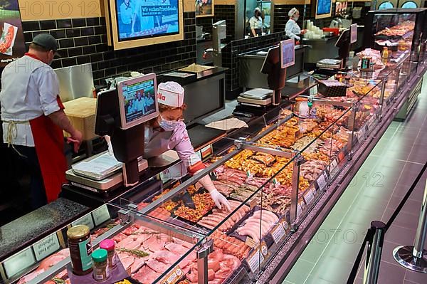 Service counter for meat and sausage products