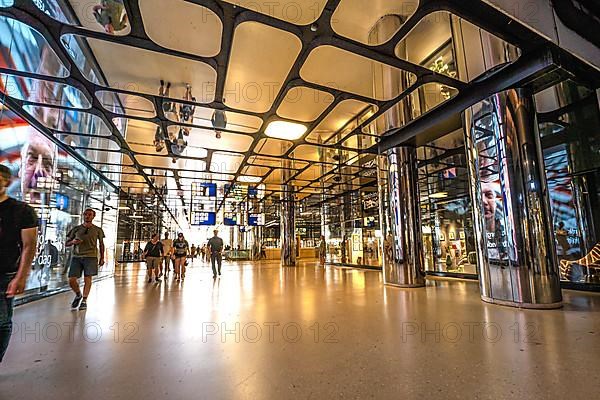 Station subway with mirrored ceiling in the big city