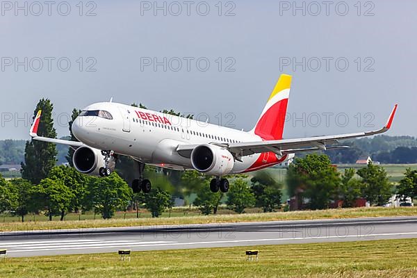 An Iberia Airbus A320neo aircraft with registration number EC-NTI at Brussels Airport