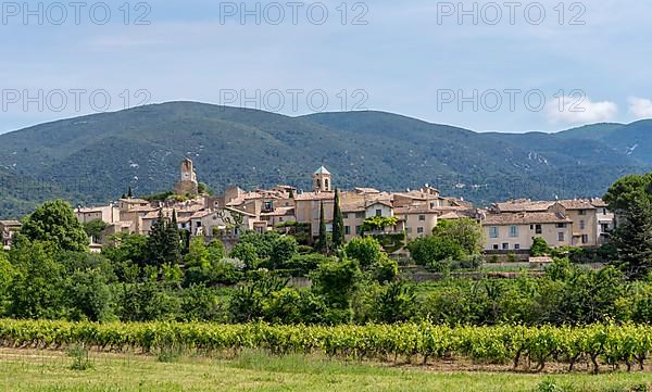 View of the village of Lourmarin