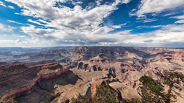 Viewpoint with view of the Grand Canyon