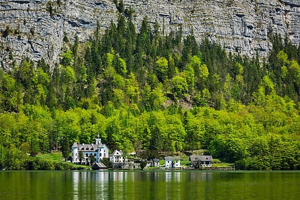 Castle at Hallstatter See mountain lake in Austria. Salzkammergut region