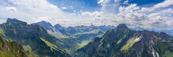 Mountain panorama from Laufbacher-Eckweg to Schneck