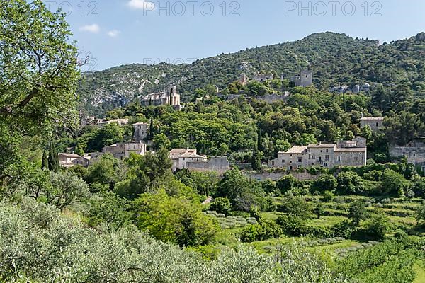 View of the village Oppede-le-Vieux