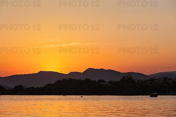 Romantic Lake Pichola on sunset. Udaipur
