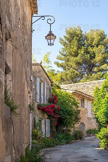 Alley in the medieval village of Oppede-le-Vieux