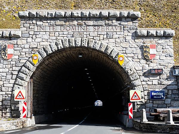 Tunnel-Hochtor