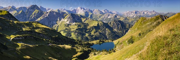 Mountain panorama from the Zeigersattel to the Seealpsee