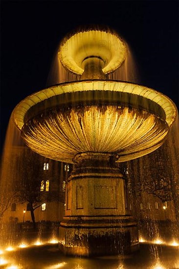 Fountain in the Geschwister-Scholl-Platz in the evening. Munich