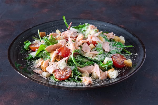 Smoked salmon salad with arugula